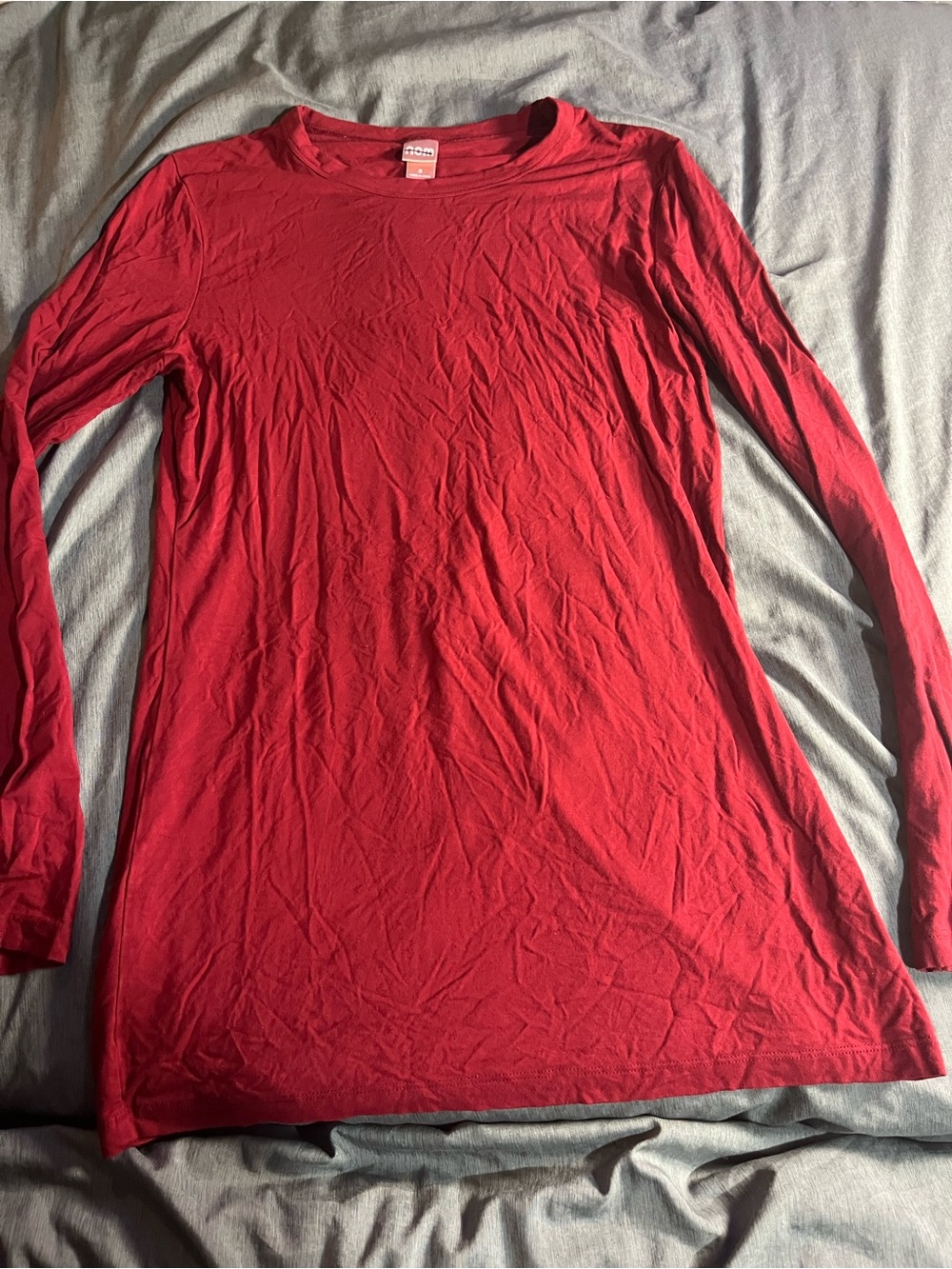 Nom maternity Long-Sleeve Crewneck Tee in Red